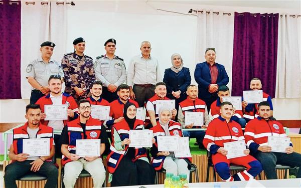 الدفاع المدني يخرج فرقة متطوعي صوريف