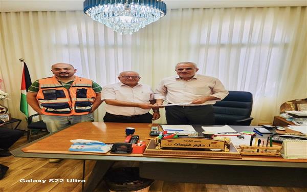 توقيع قرار إحالة مشروع تعبيد طرق في بلدة صوريف